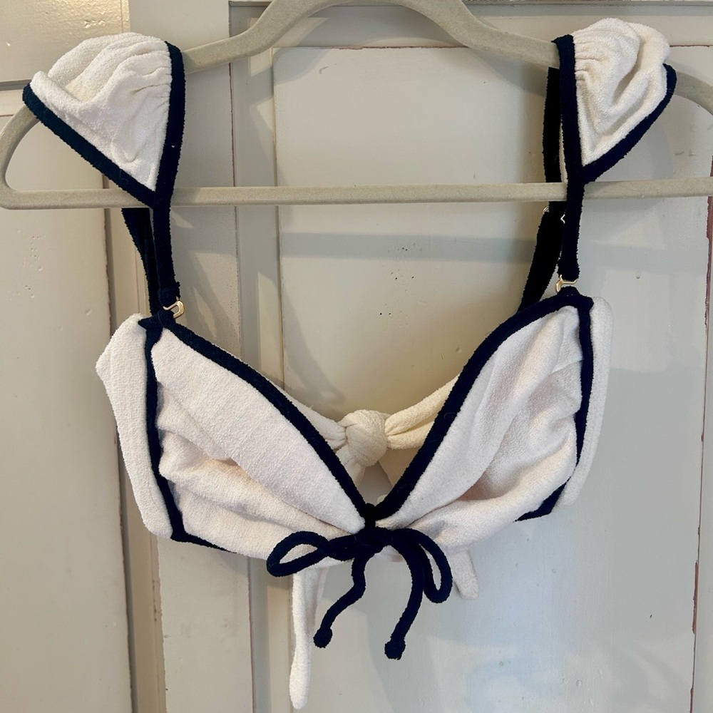 Excellent used condition, Montce size Medium, bikini top.